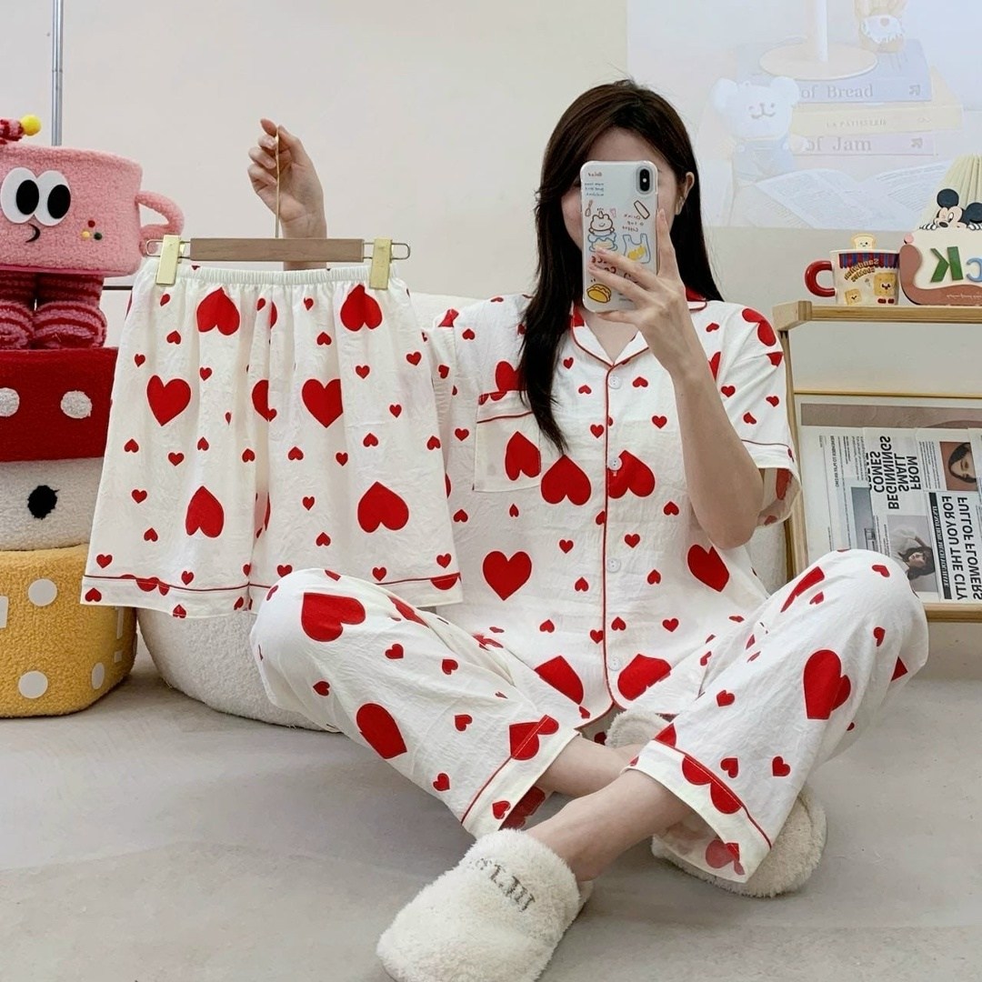 женская пижама с клубничным принтом,пижама женская,женский пижамный комплект,комплект пижама,комплект женских пижам вишневый принт