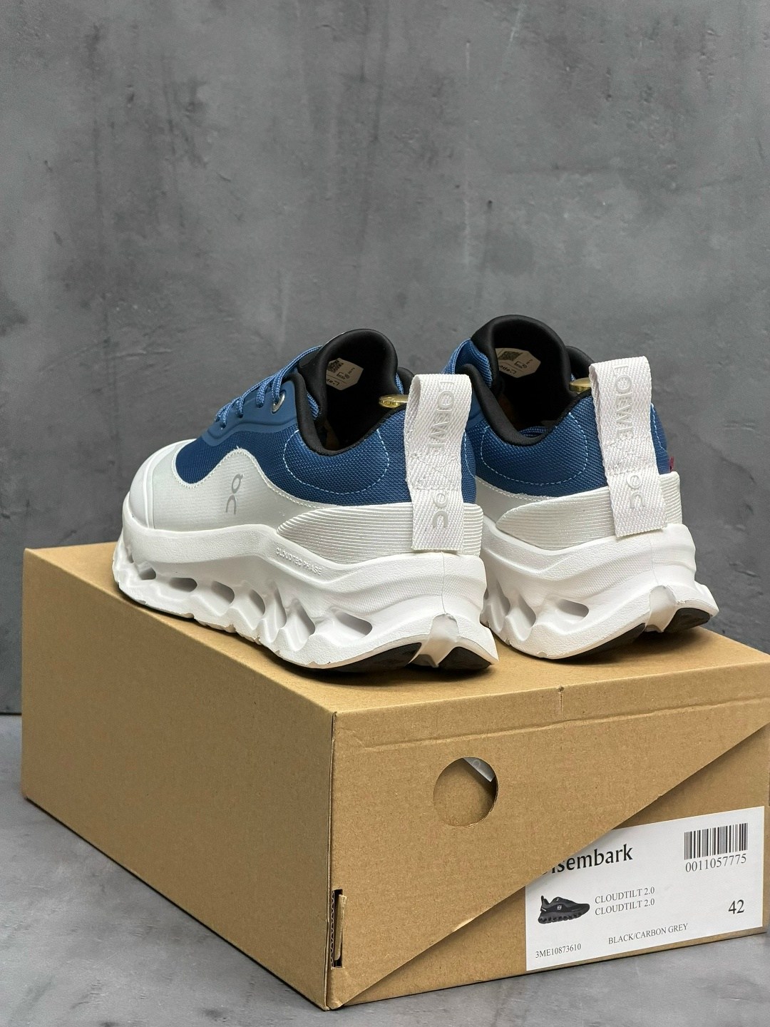 кроссовки cloudtilt 2 blue/white из коллаборации с loewe on running,кроссовки,loewe кроссовки,женские кроссовки,кроссовки cloudtilt 2 tan white gum из коллаборации с loewe on running