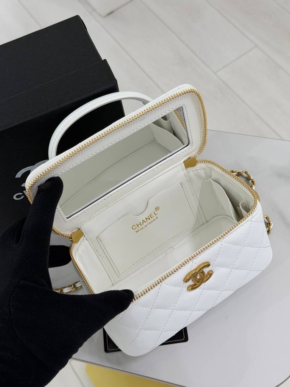 сумка chanel с зеркальным белым цветом,сумка женская chanel,сумка chanel,косметичка chanel,косметичка шанель белая