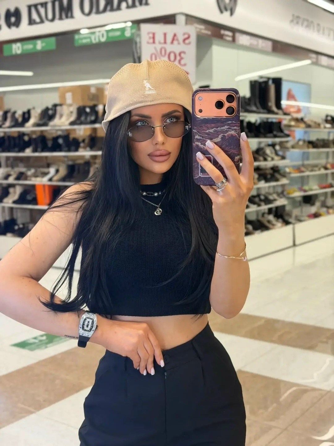 девушка,модная шапка,модная шляпка,стильная одежда,модные головные уборы