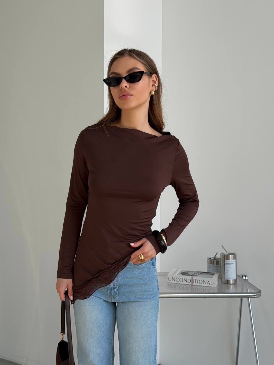 лонгслив женский,лонгслив облегающий нарядный с открытыми плечами драпировкой,лонгслив,лонгслив приталенный,лонгслив с драпировкой