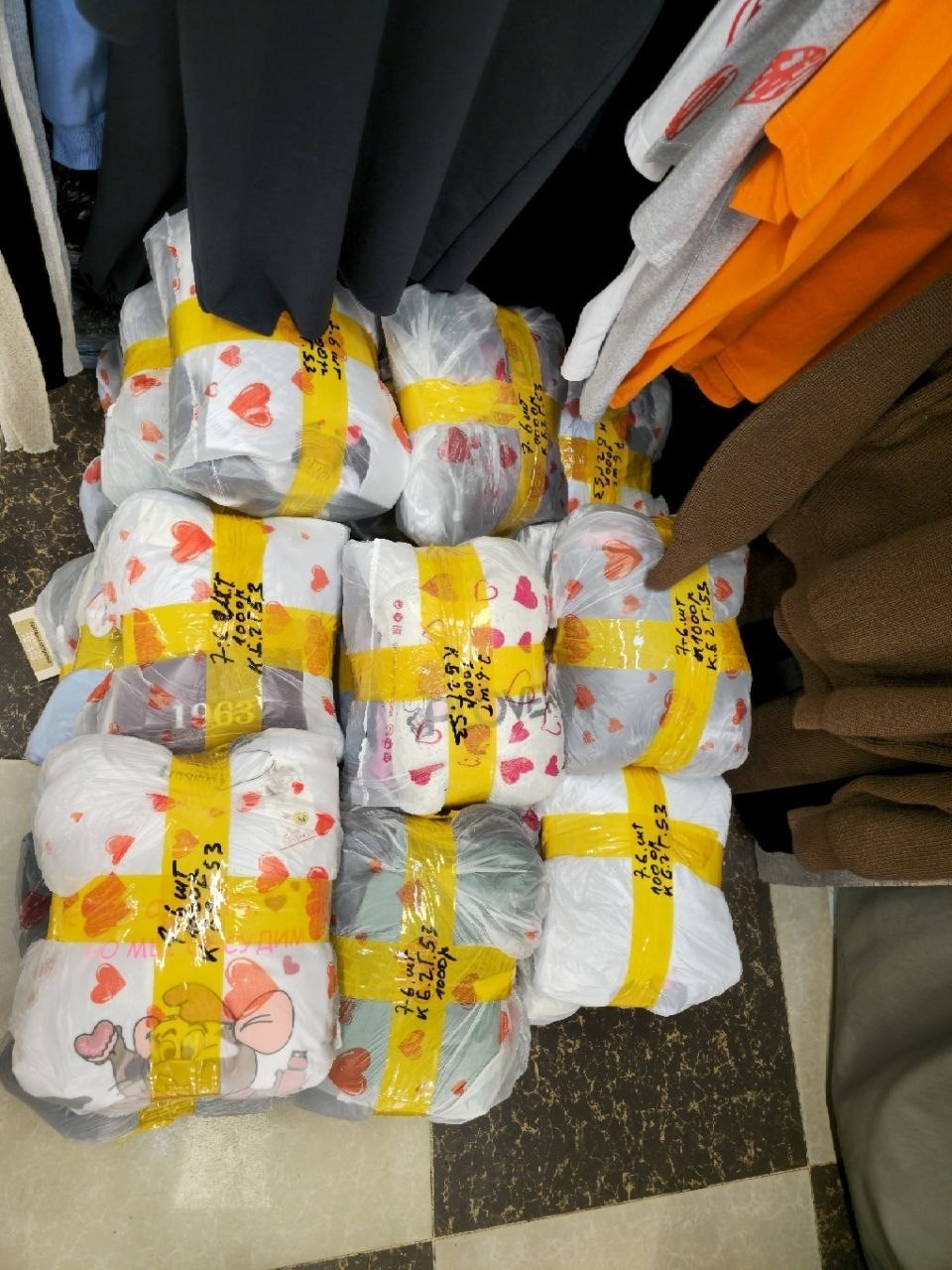 идеи подарка,одежда оптом,поставщики детской одежды,продуктовые наборы,комплект детской одежды