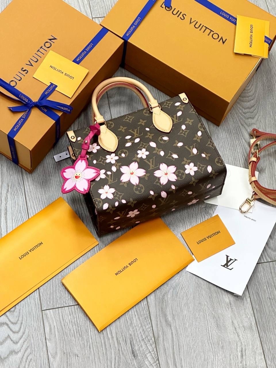 louis vuitton женская сумка,сумка louis vuitton,louis vuitton сумка на плечо,сумка louis vuitton 25-20см реплика,сумка lv louis vuitton