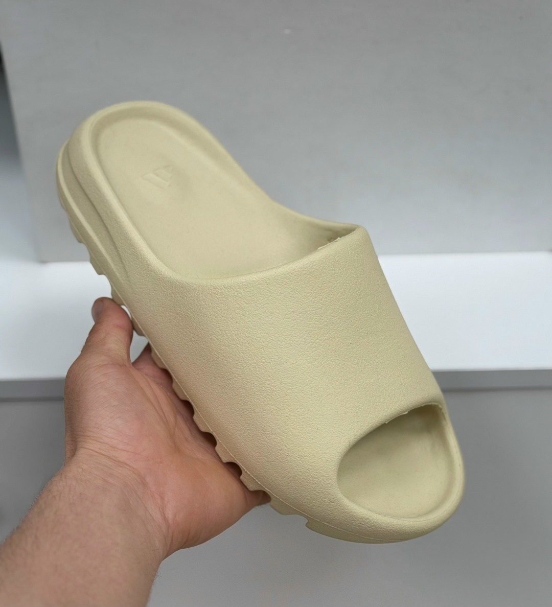 adidas yeezy slide,adidas yeezy slide pure,шлепанцы yeezy,сланцы adidas yeezy slide,шлепанцы adidas yeezy slide