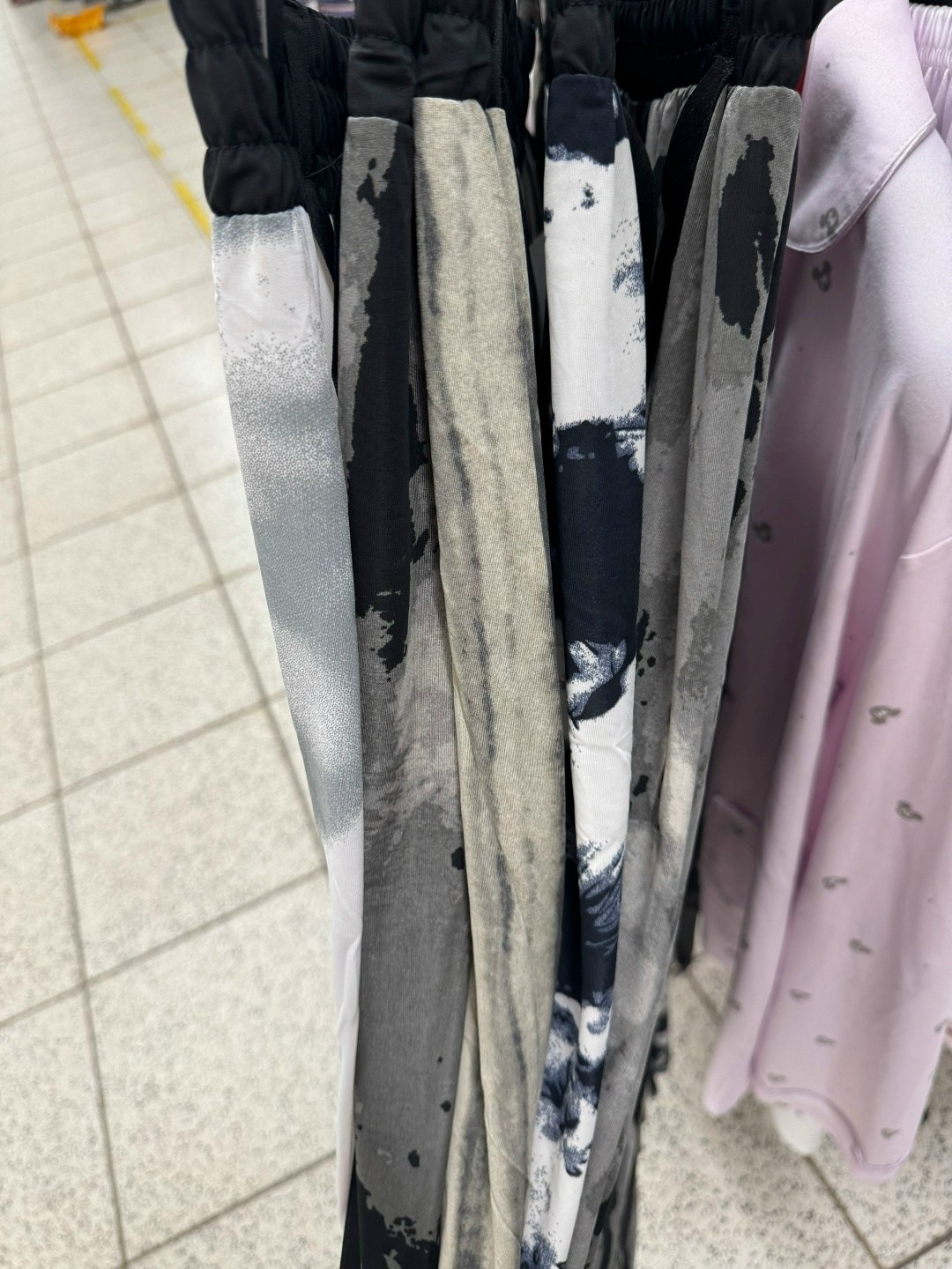 брюки свободные,широкие брюки,брюки с широкими штанинами,брюки с принтом,штаны с принтом