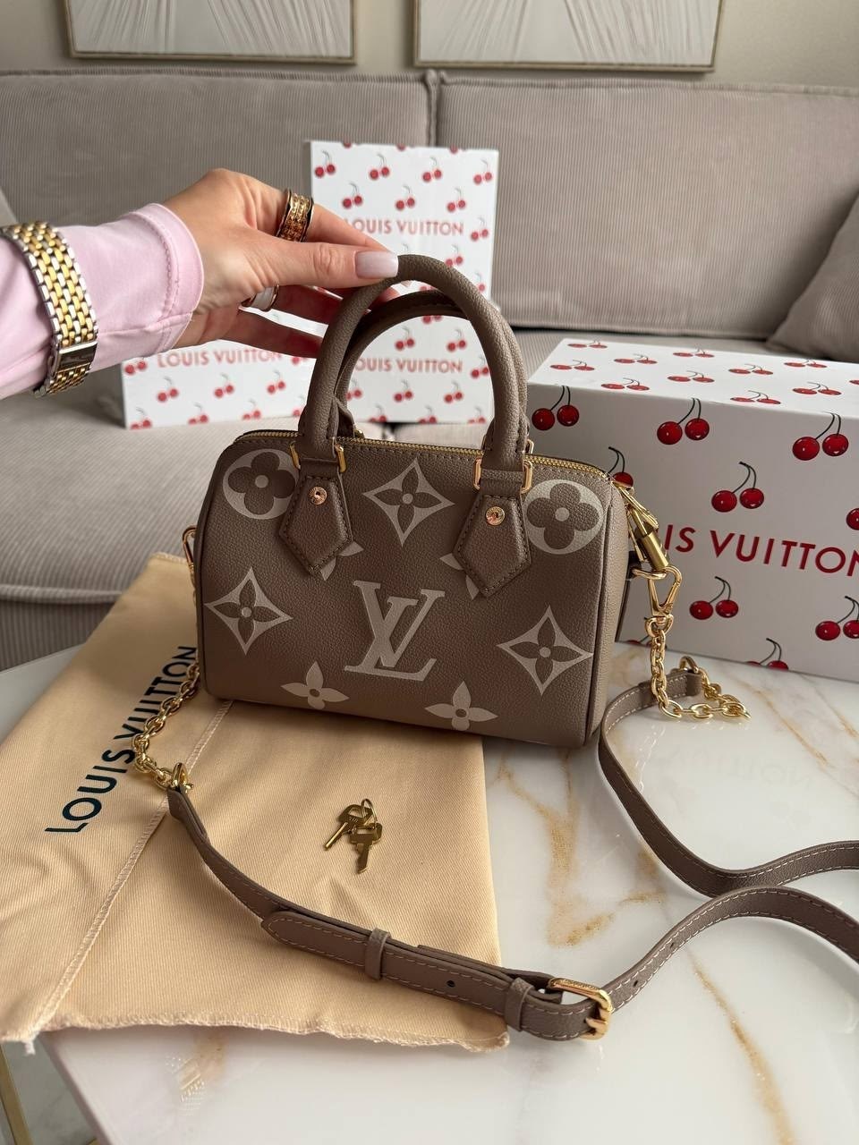 сумка louis vuitton,женская черная сумка louis vuitton alma bb,женская сумка louis vuitton,сумочка кожаная,сумки луи виттон