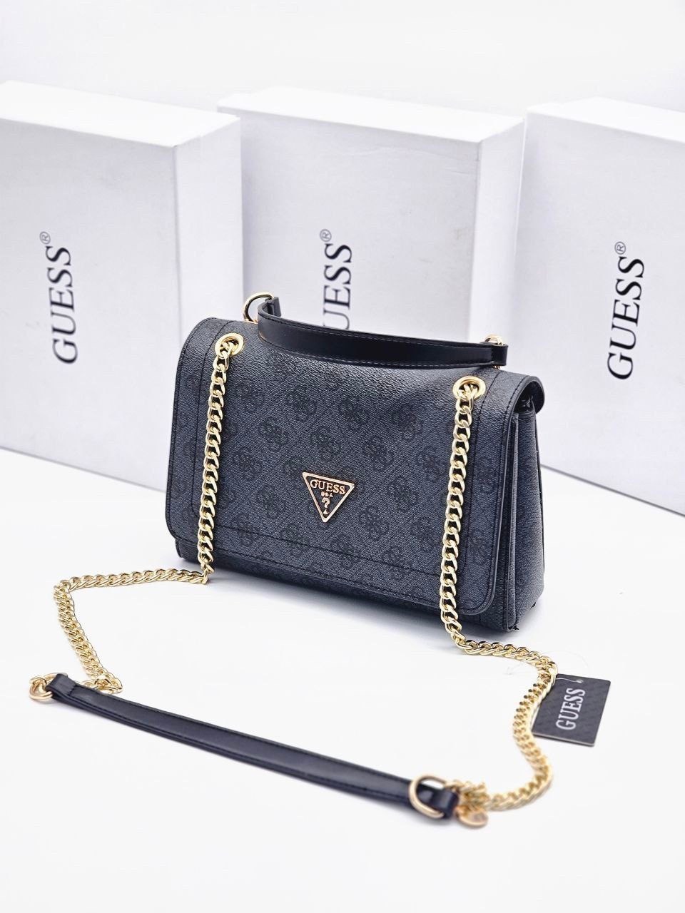 сумка guess,женская сумка guess через плечо,сумка guess женская,сумка женская на плечо guess nell coal logo,сумка через плечо noelle convertible xbody flap clo guess