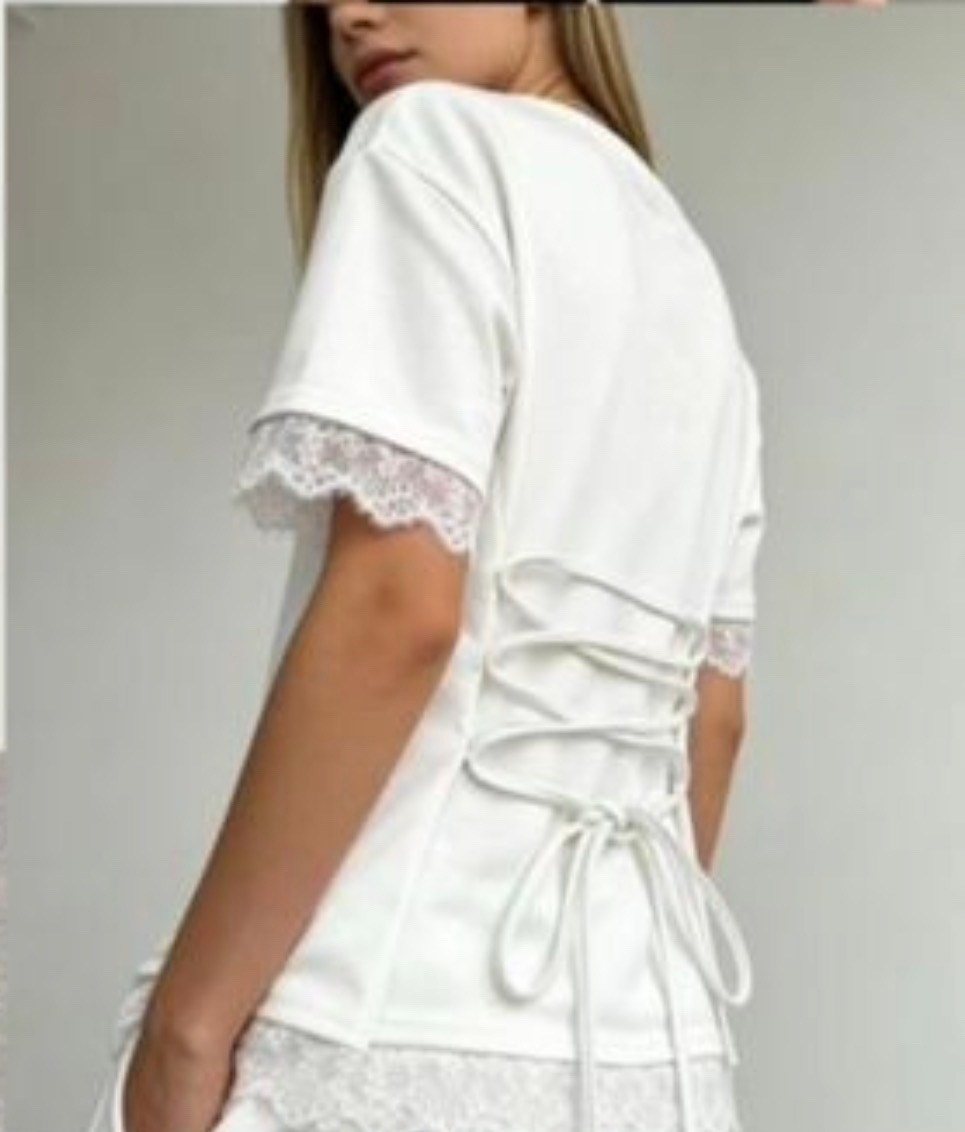 футболка с кружевами,футболки женская,футболка с кружевными вставками,футболка с кружевной отделкой,модели футболок