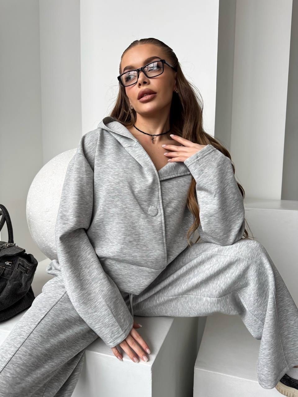 брючный костюм,трикотажные костюмы,женский трикотажный костюм,брючный вязаный костюм,костюм трикотажный с брюками оверсайз kristina ice wear цвет серый меланж