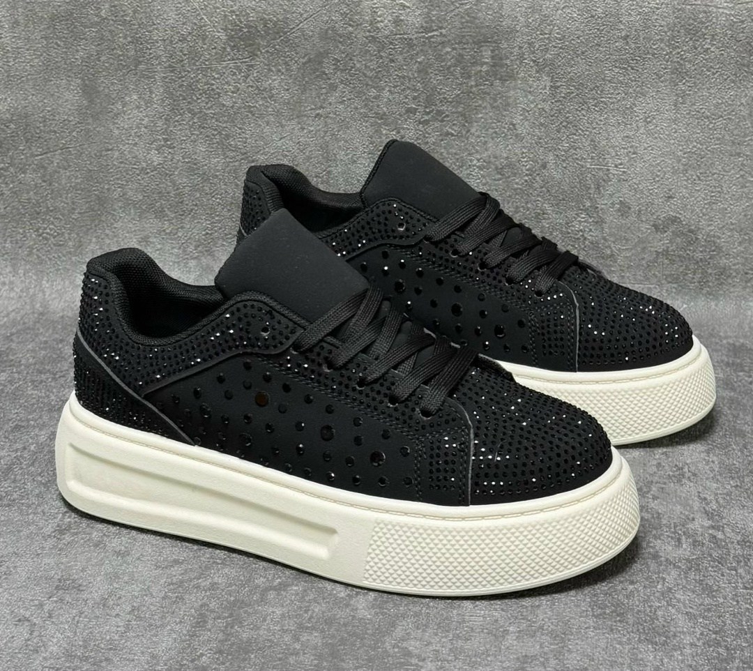 ,кроссовки модные,кроссовки женскиe,замшевые кроссовки,кроссовки со стразами