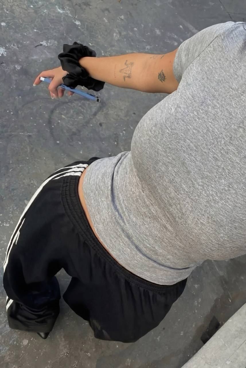 красивые девушки в розовых футболках,футболки женская,футболка розовая женская,кроп-топ bellet облегающий розовый,кроп топ женский