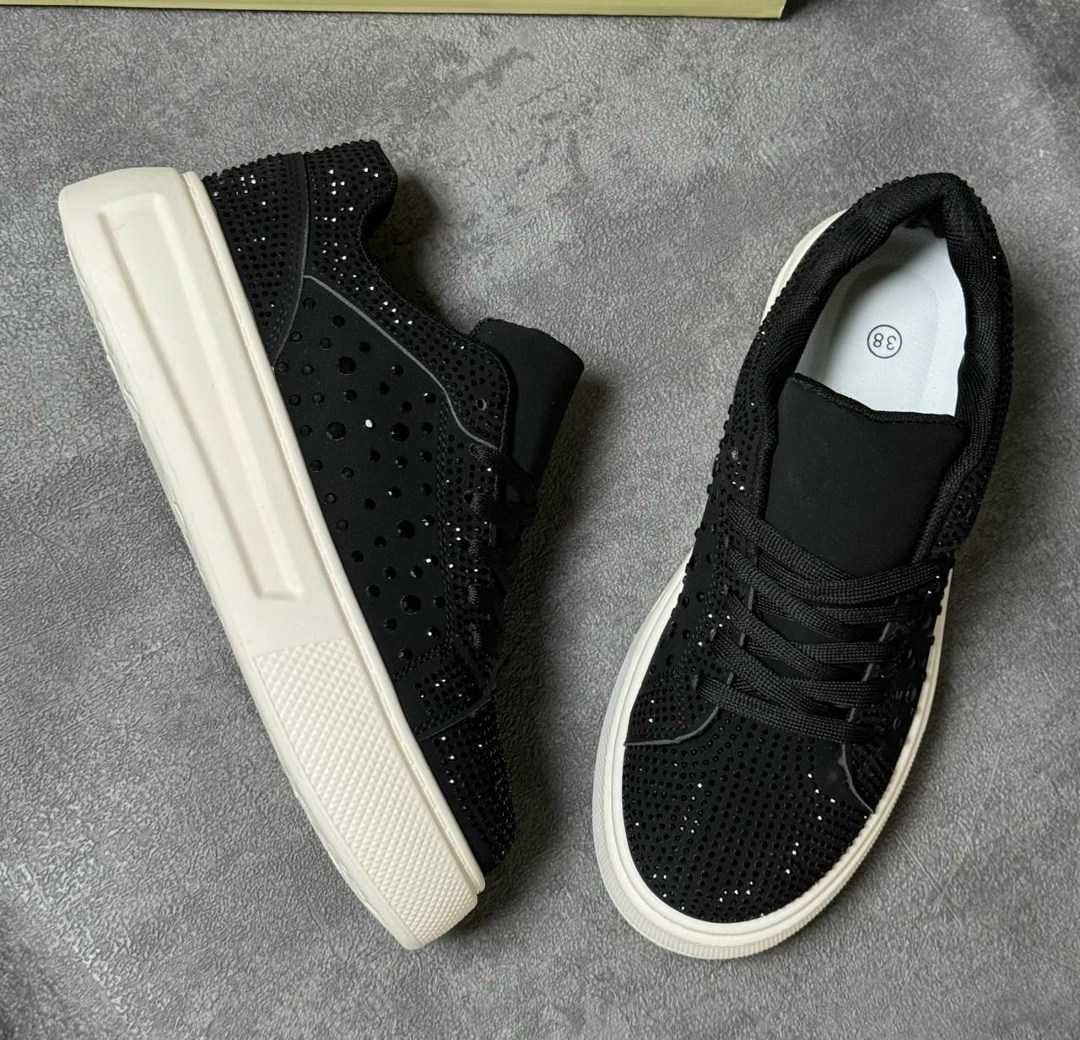 ,кроссовки модные,кроссовки женскиe,замшевые кроссовки,кроссовки со стразами