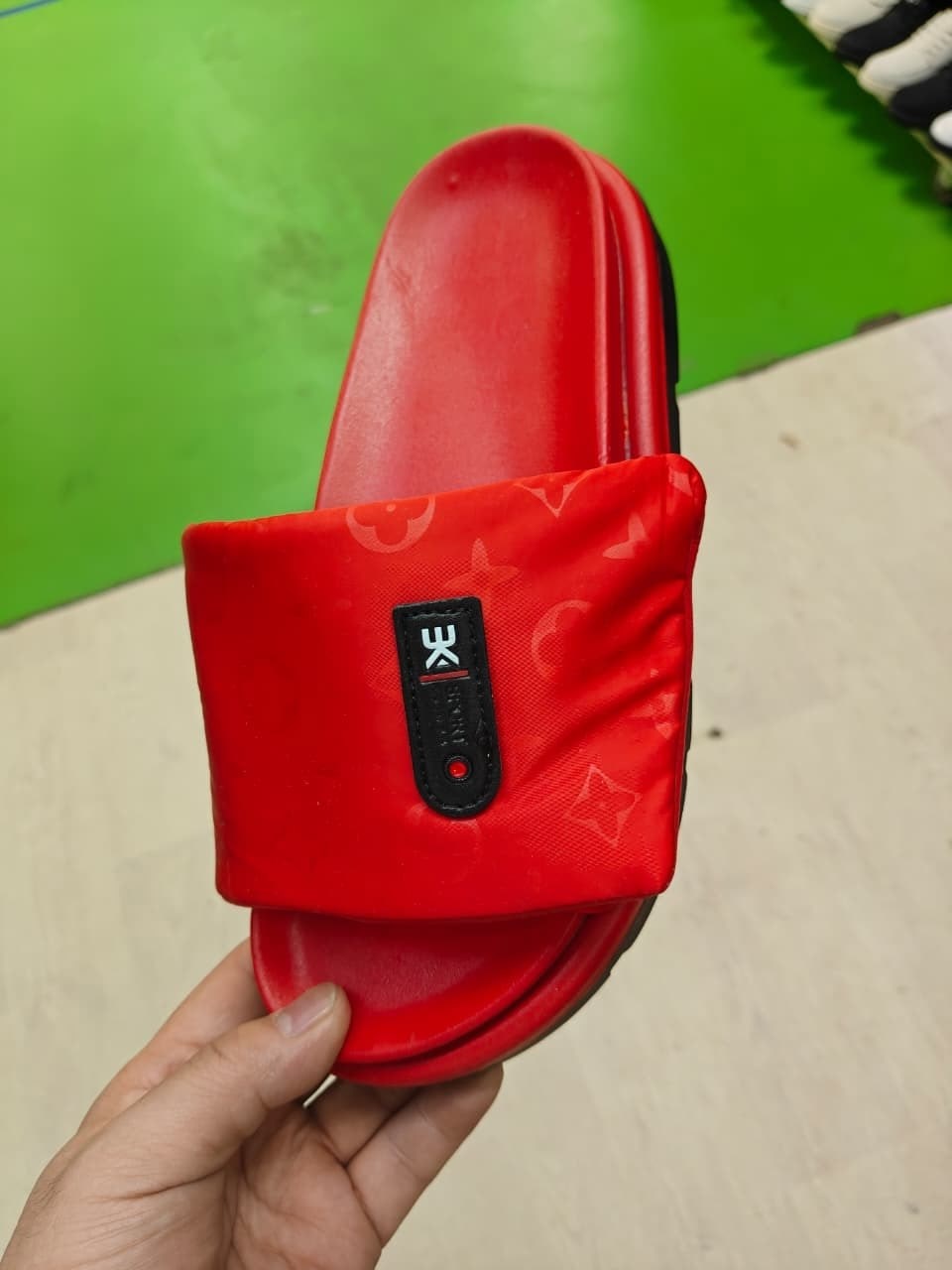 ,луи виттон шлепки женские,тапочки луи виттон мужские,женские шлепанцы,модные тапочки