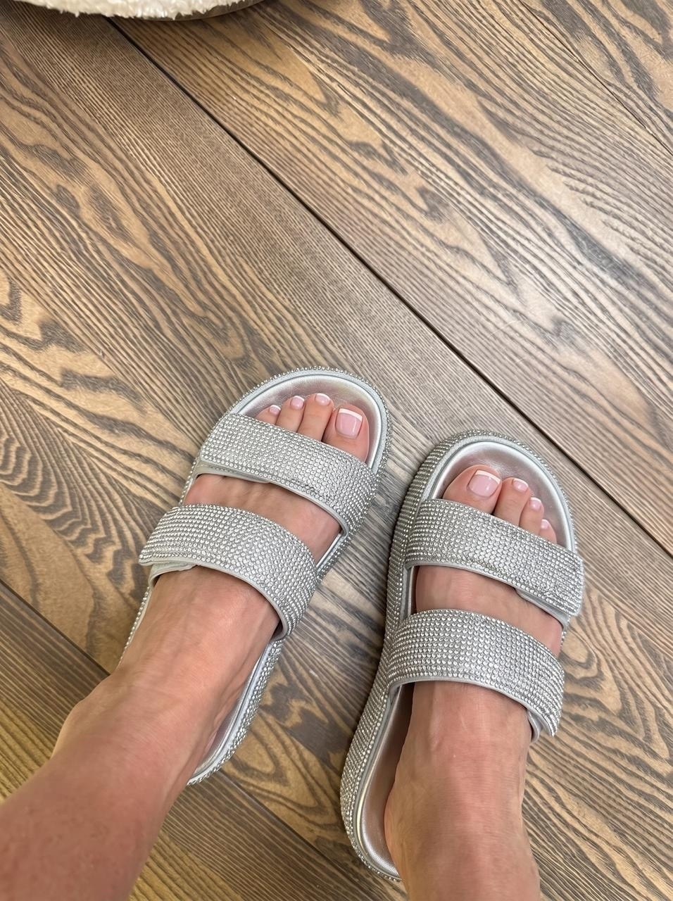 шлепанцы со стразами,,шлепки женские,женские шлепанцы,модные шлепки