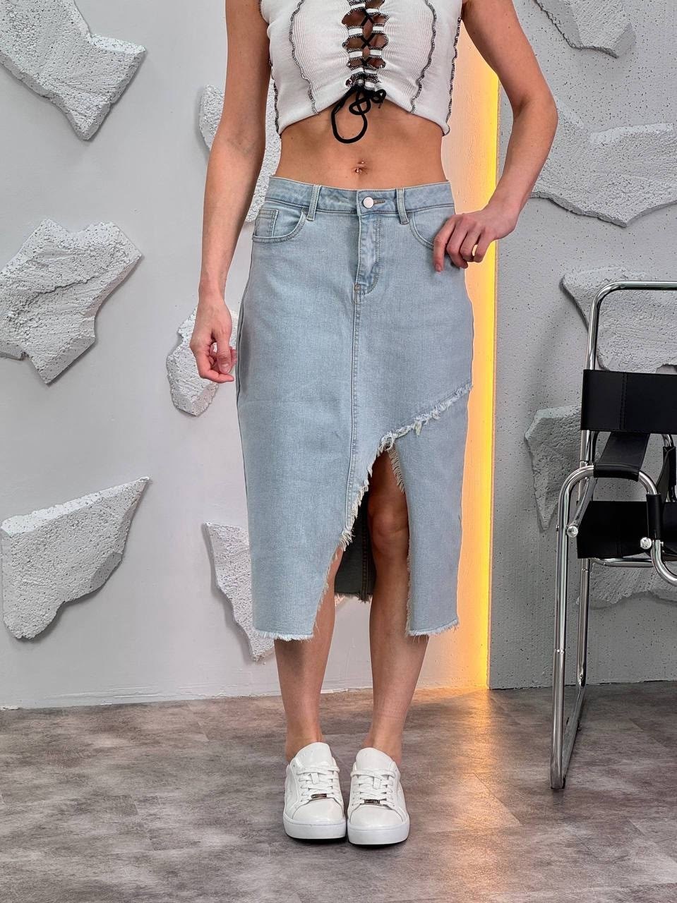 юбка миди джинсовая с разрезом,юбка джинсовая миди с разрезом спереди,юбка миди джинсовая с разрезом спереди ниже колен,длинная джинсовая юбка с разрезом спереди,джинсовая юбка с разрезом спереди