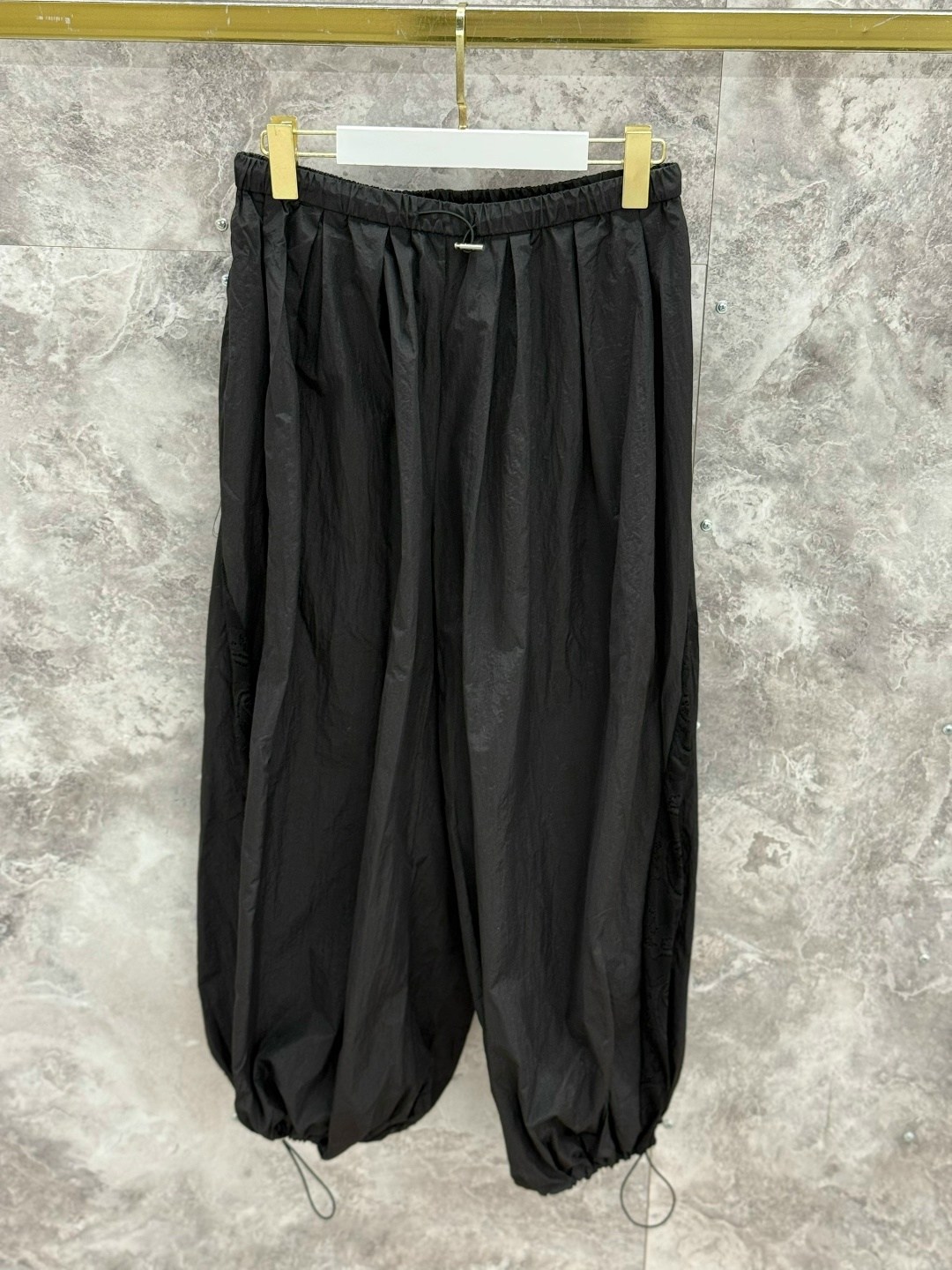 брюки с широкими штанинами,брюки классические,спортивные брюки,широкие штаны,широкие брюки