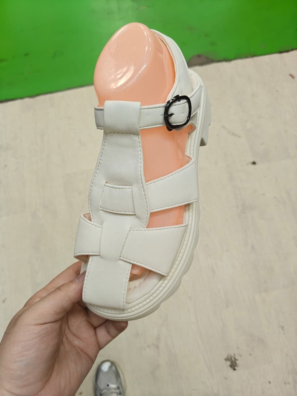 ,луи виттон шлепки женские,тапочки луи виттон мужские,женские шлепанцы,модные тапочки