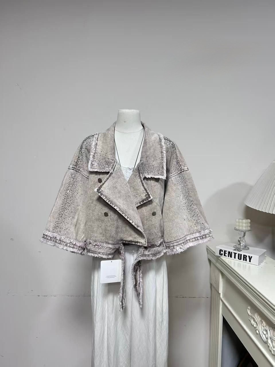 женские джинсовые куртки,джинсовая куртка,модные джинсовые куртки,куртка женская джинсовая оверсайз,женская джинсовая куртка с бахромой