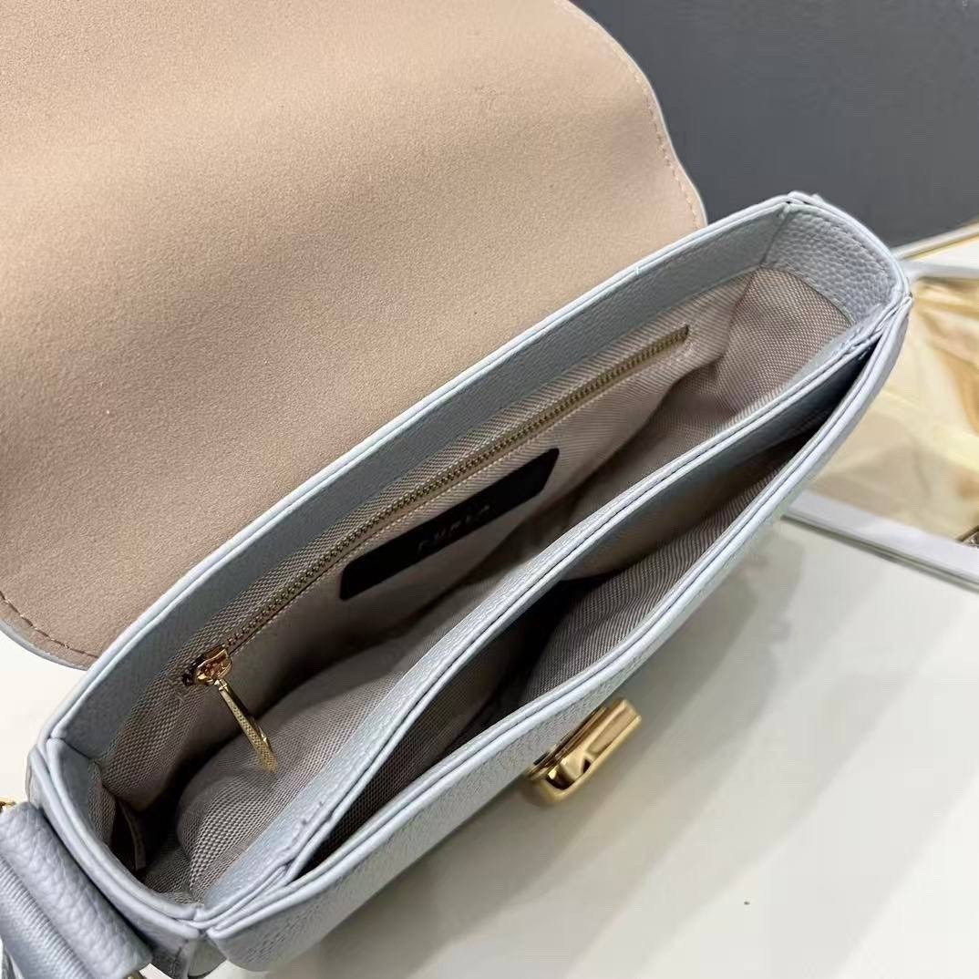 сумка,вместительная сумка через плечо женская,модная сумка,сумка классическая,сумки на плечо