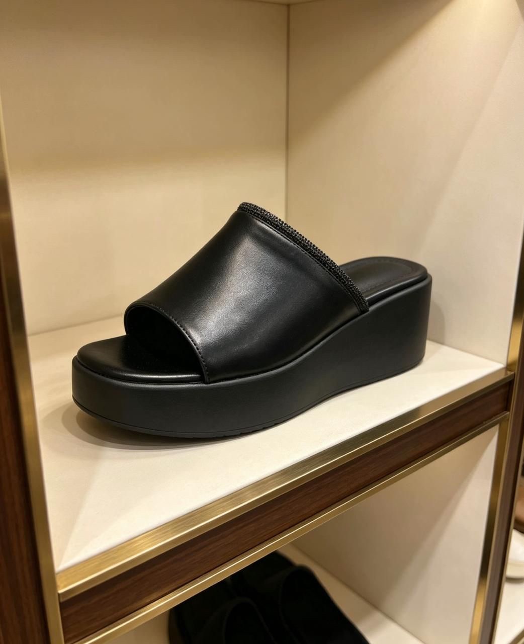 ,шлепанцы женские,женская ,обуви,тапочки модные