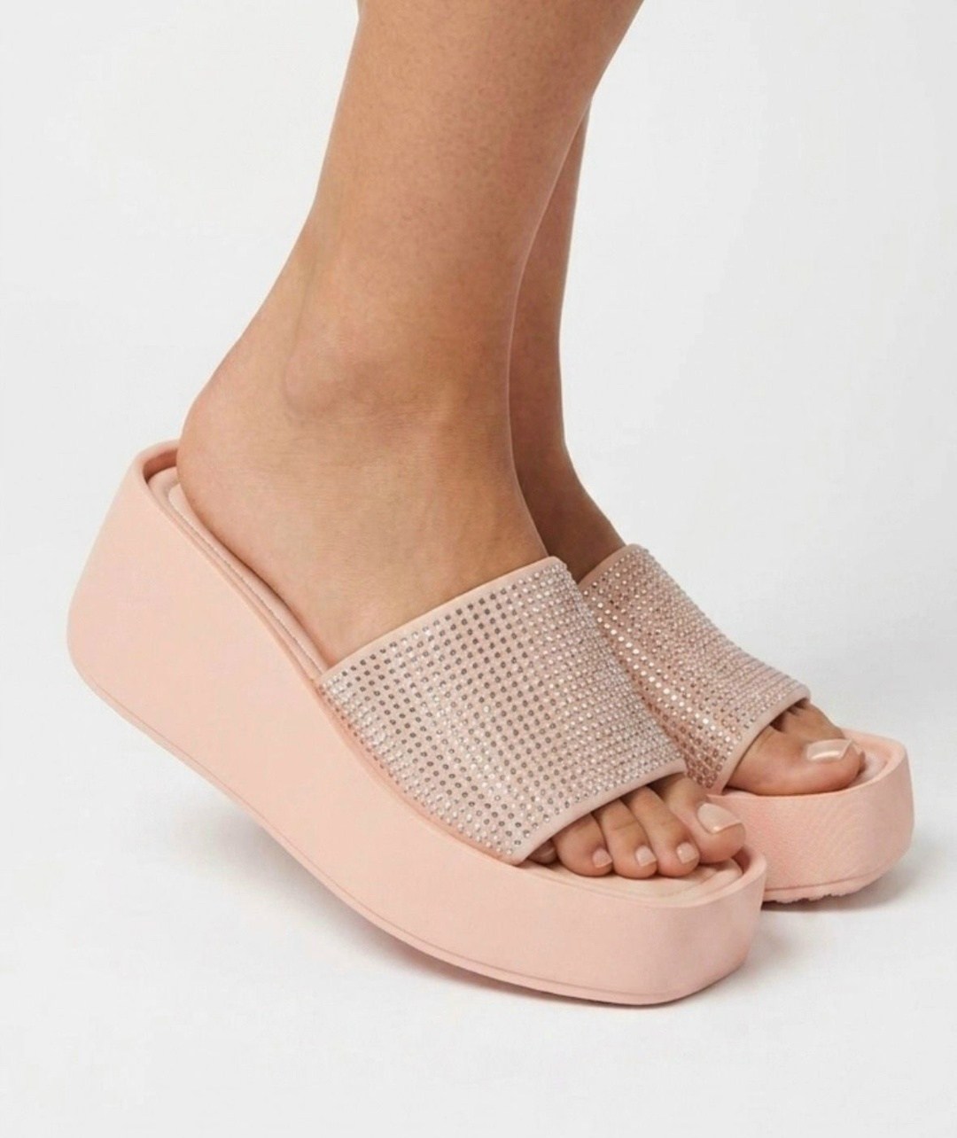 ,шлепанцы женские на платформе,женские шлепанцы,модные тапочки,шлепанцы на платформе