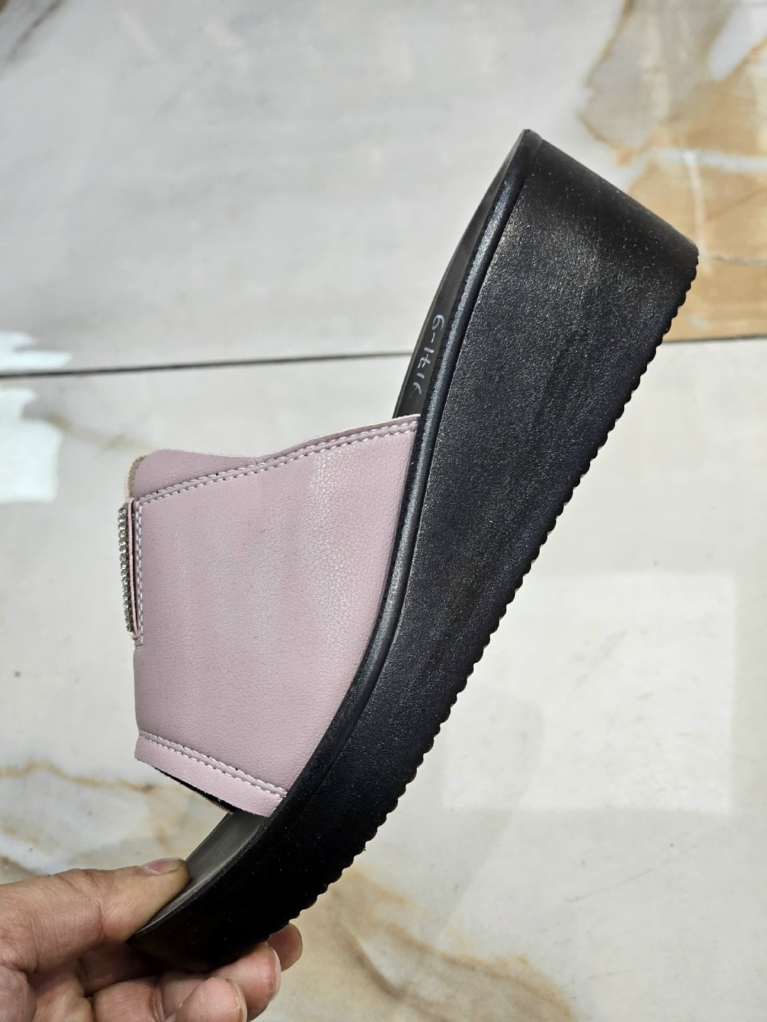 ,женские шлепанцы,босоножки шлепанцы,женские шлепанцы на платформе,шлепки женские