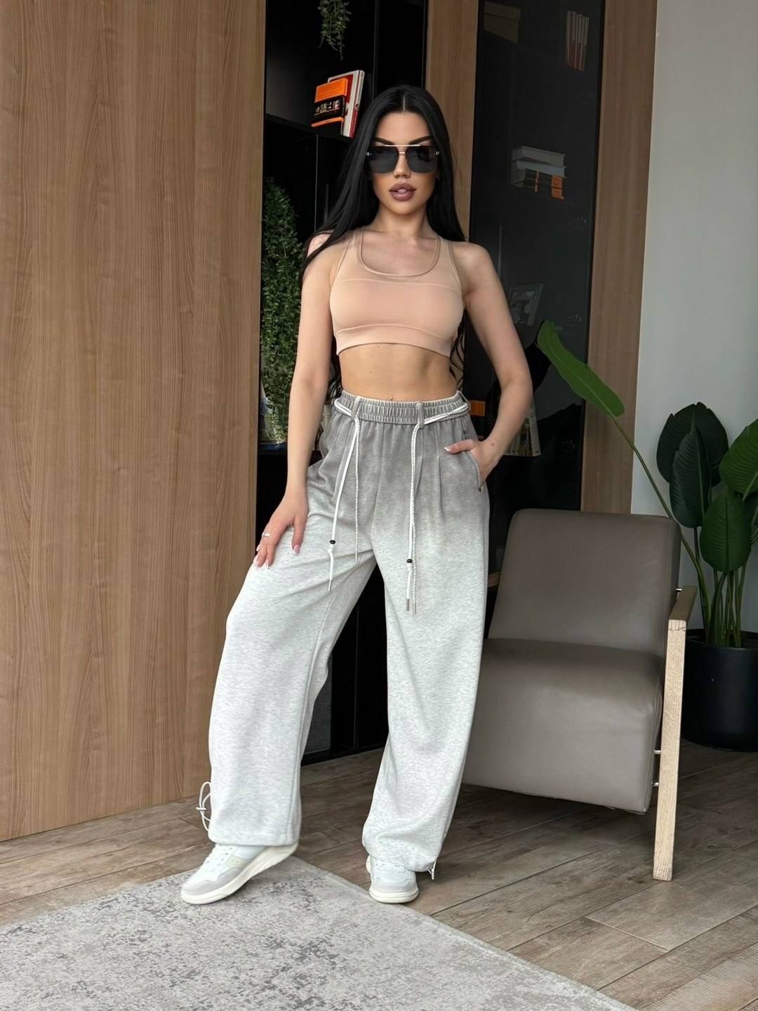 серые спортивные штаны,широкие брюки,спортивные женские штаны,спортивные широкие брюки,серые спортивные штаны женские