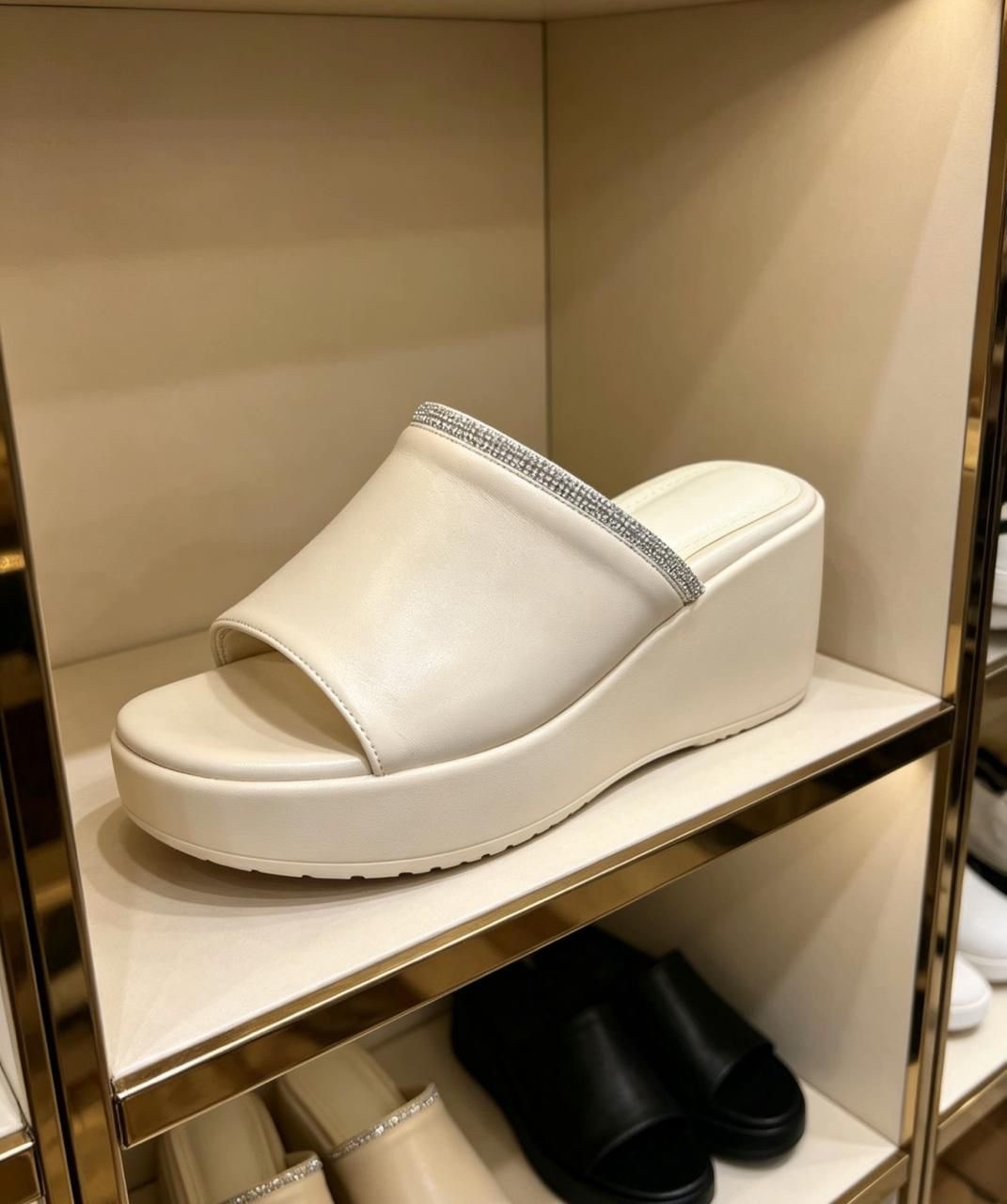 ,шлепанцы женские,женская ,обуви,тапочки модные