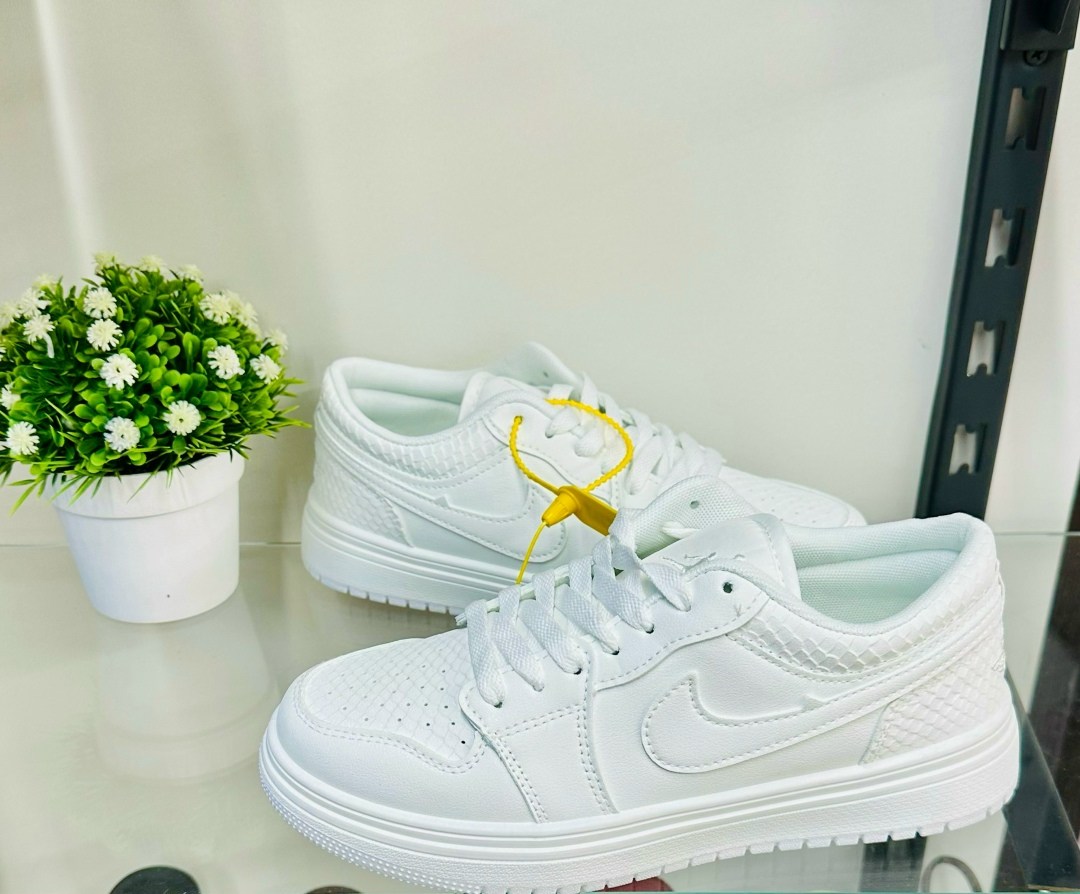 кроссовки,женские кроссовки,air jordan 1 low triple white,белые кроссовки,кроссовки женские белые