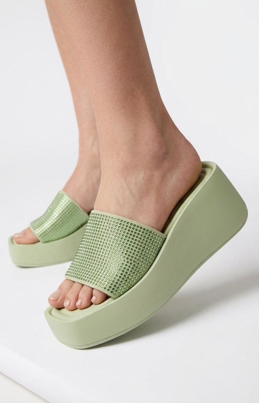 ,шлепанцы женские на платформе,женские шлепанцы,модные тапочки,шлепанцы на платформе