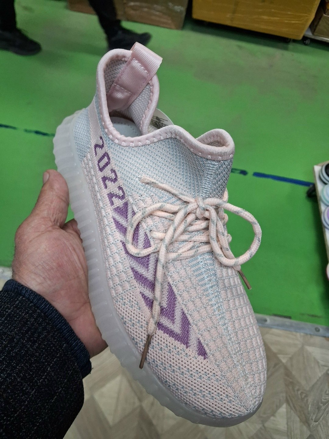 кроссовки adidas yeezy 350 boost,кроссовки желтые,кроссовки,женские кроссовки,кроссовки adidas yeezy boost
