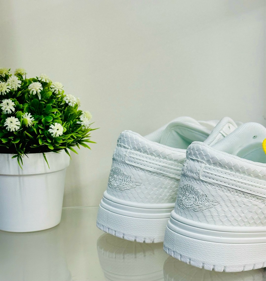 кроссовки,женские кроссовки,air jordan 1 low triple white,белые кроссовки,кроссовки женские белые