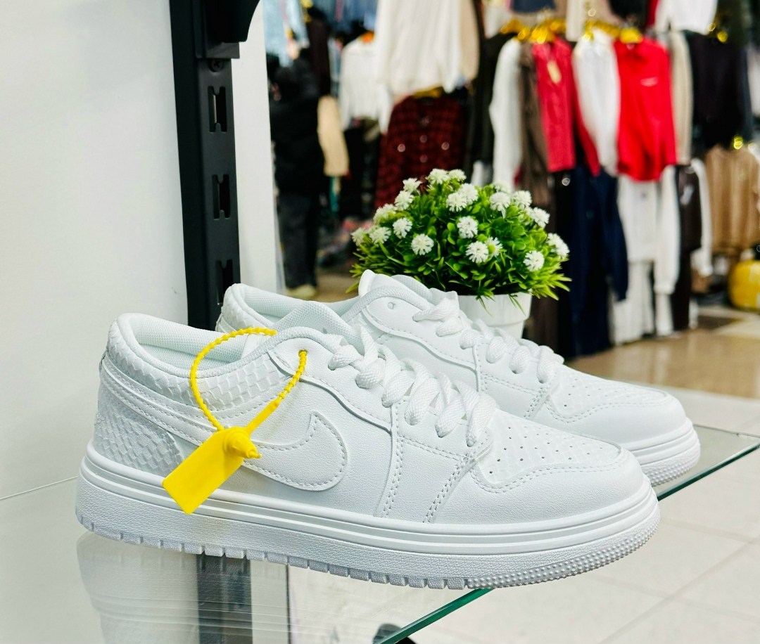 кроссовки,женские кроссовки,air jordan 1 low triple white,белые кроссовки,кроссовки женские белые