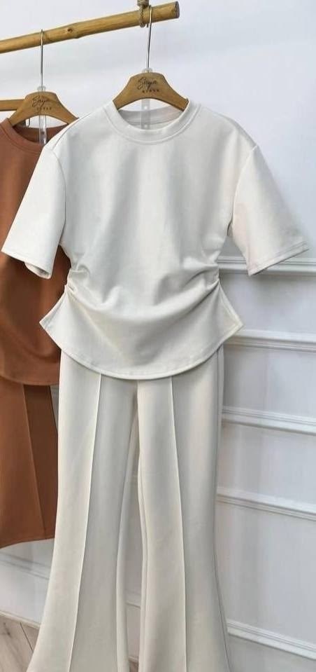 белый брючный костюм,брючный костюм,белый костюм с баской,элегантные наряды,белый костюм