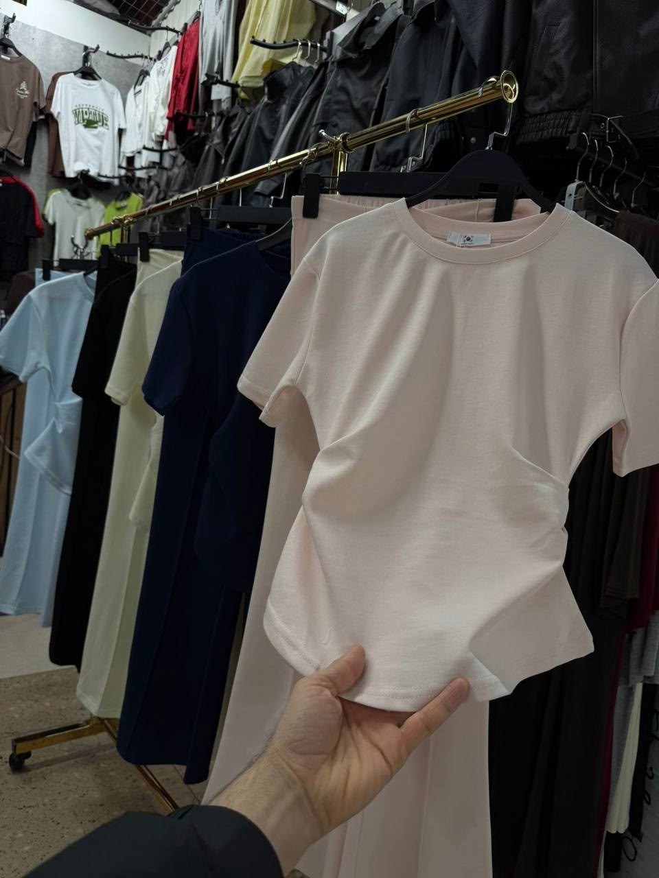 белый брючный костюм,брючный костюм,белый костюм с баской,элегантные наряды,белый костюм