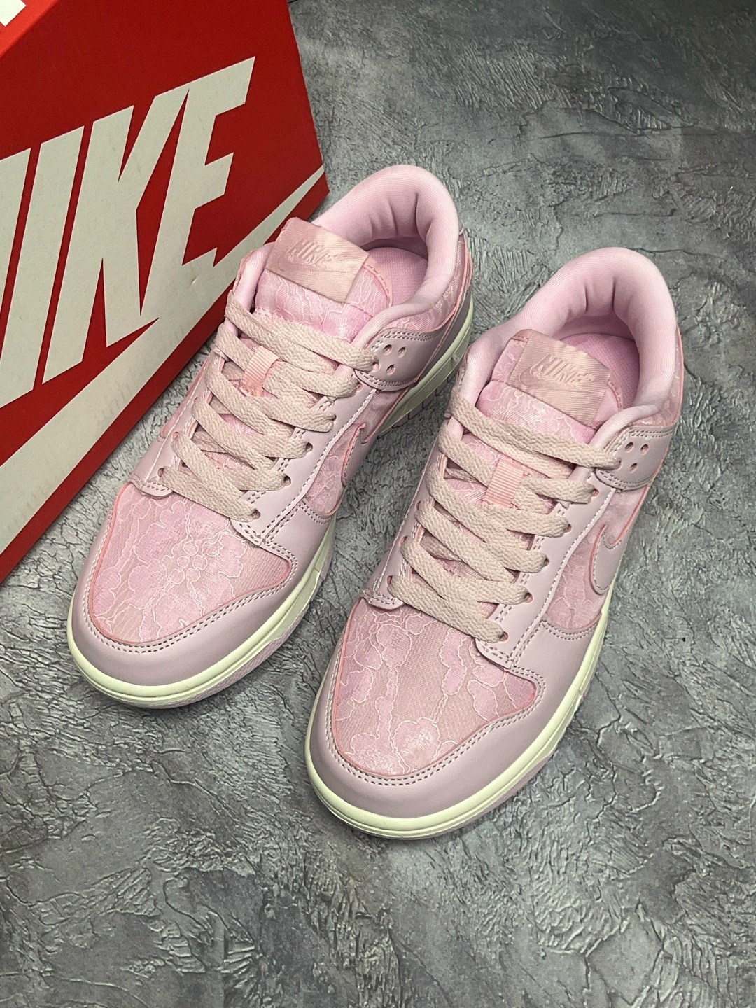 nike dunk low pink,кроссовки nike sb dunk low pink,кроссовки nike dunk low gs 'pink velvet' розовый,nike dunk pink pigeon,найк данк лоу пинк вельвет
