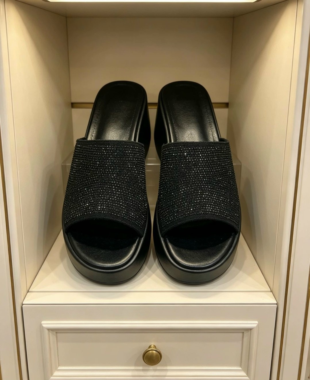 шлепанцы женские,,модные шлепанцы,женские шлепанцы на платформе,шлепки женские