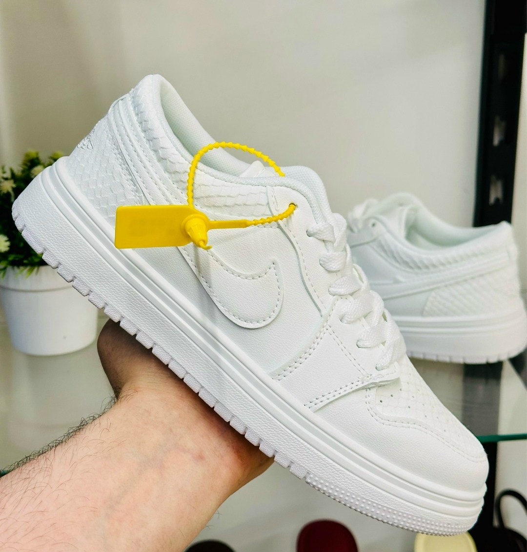кроссовки,женские кроссовки,air jordan 1 low triple white,белые кроссовки,кроссовки женские белые