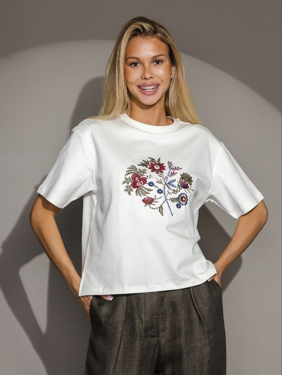 широкие брюки женские,широкие брюки,футболки женская,брюки женские,одежда для женщин