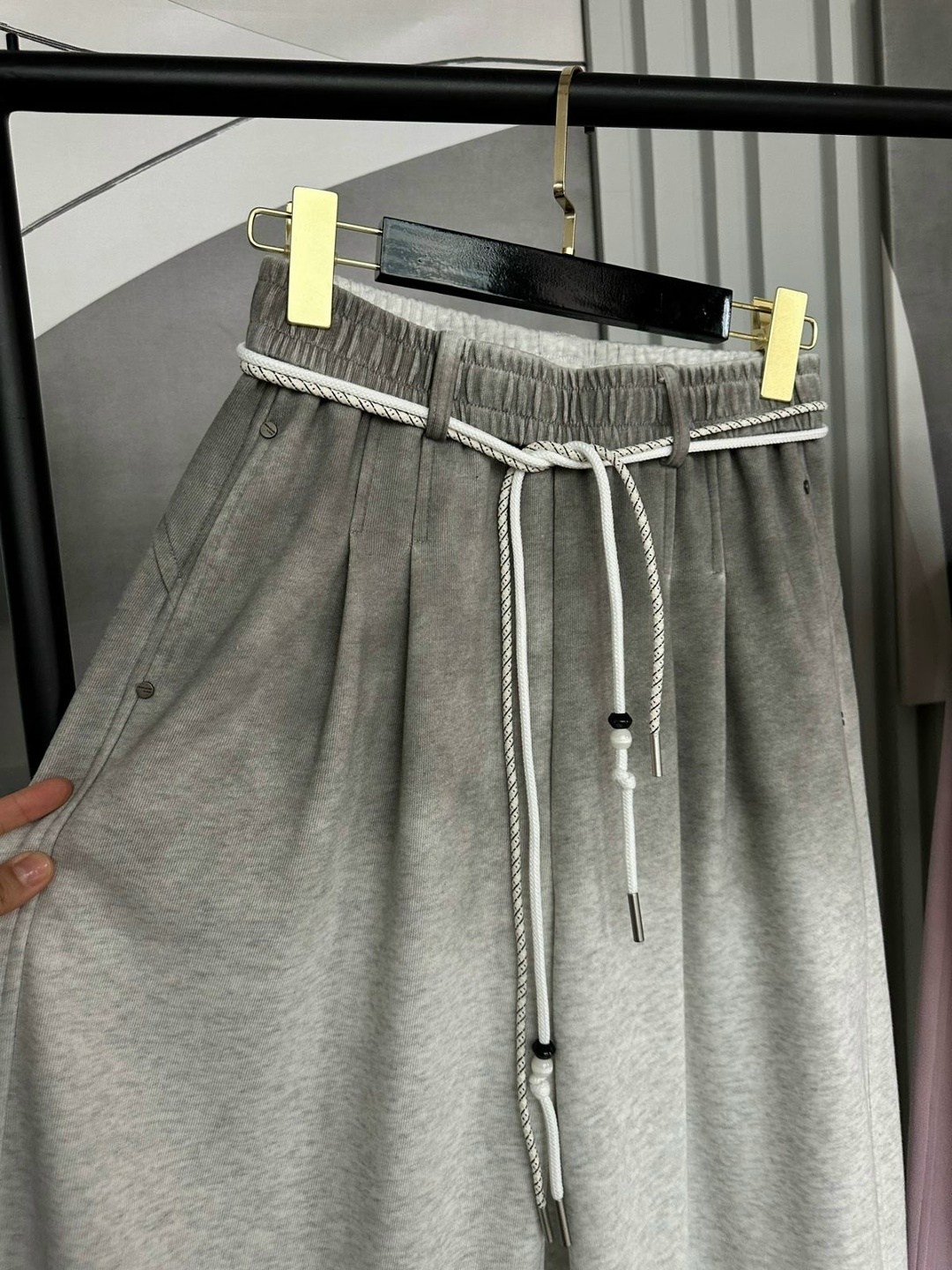 серые спортивные штаны,широкие брюки,спортивные женские штаны,спортивные широкие брюки,серые спортивные штаны женские