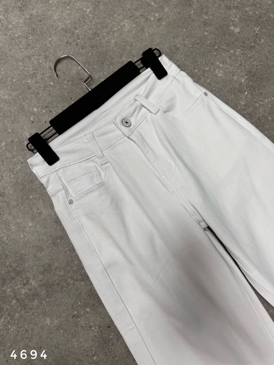 блузка с джинсами,брюки с рубашкой женские образы,рубашка с брюками,образ с белыми джинсами