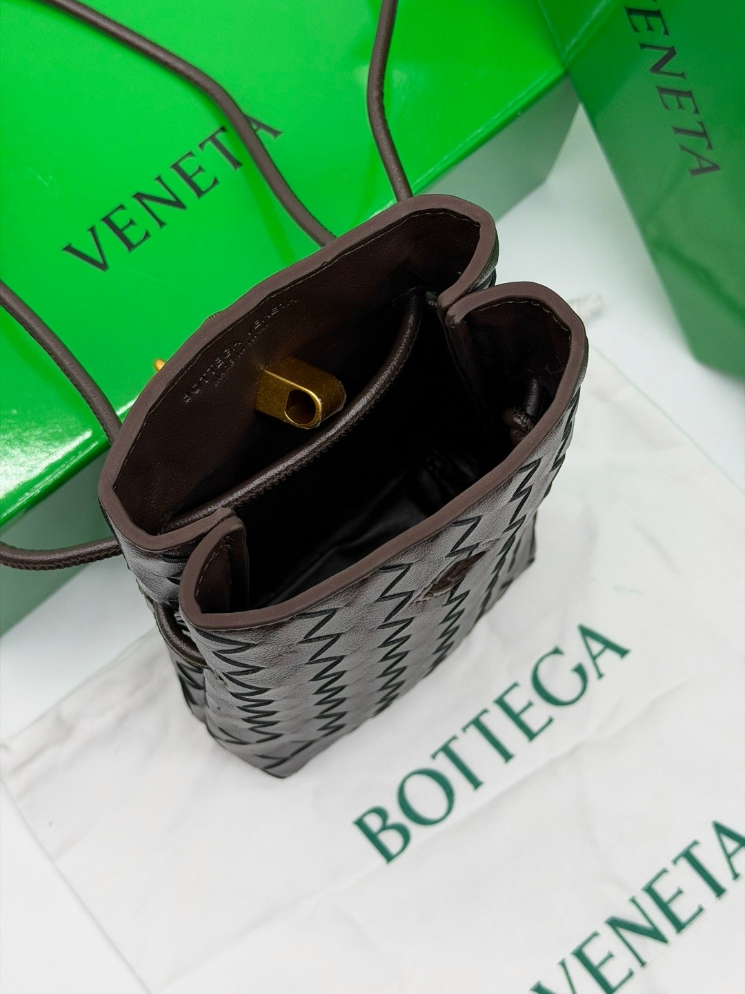 сумка bottega veneta женская,bottega veneta сумка,сумка bottega,сумка на плечо bottega veneta,кожаная сумка bottega veneta