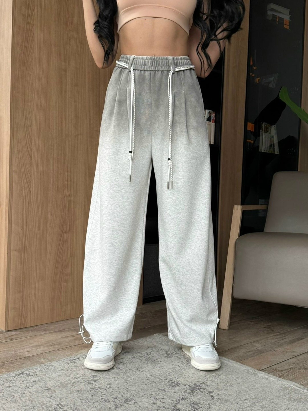 серые спортивные штаны,широкие брюки,спортивные женские штаны,спортивные широкие брюки,серые спортивные штаны женские