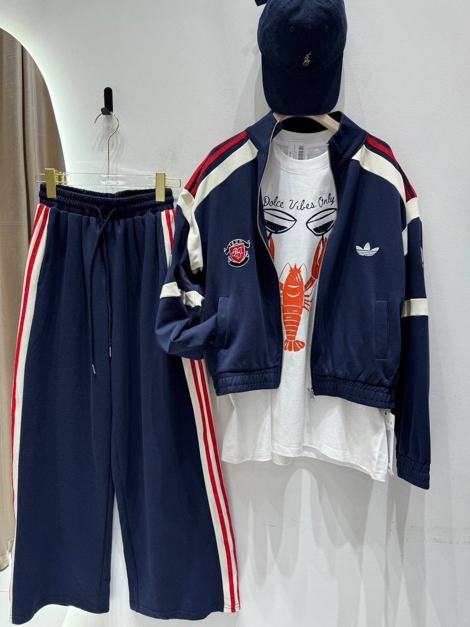 спортивный костюм,спортивный костюм женский,спортивный костюм для женщин,одежда спортивная,стильные спортивные костюмы