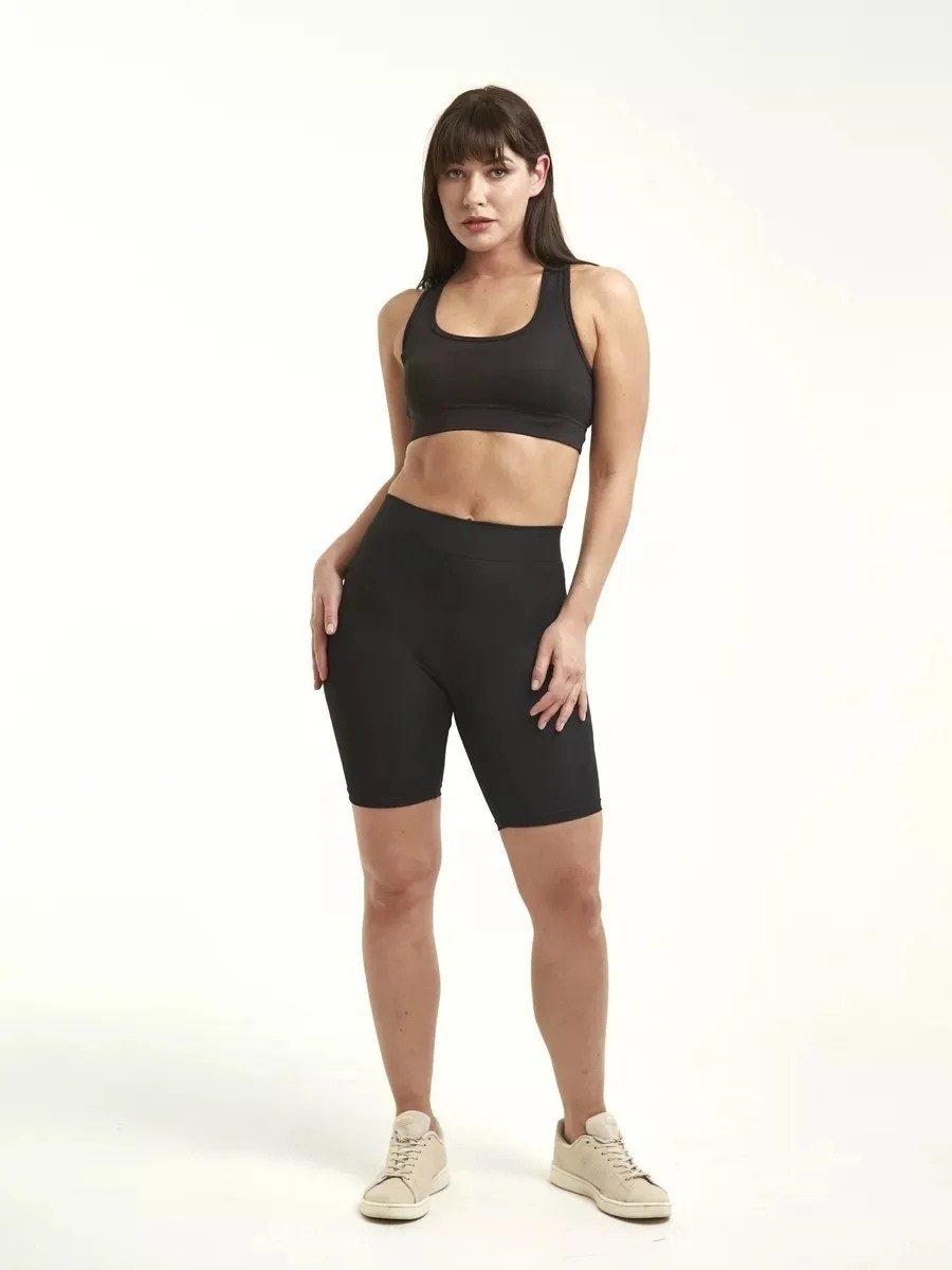 модный стиль одежды,образ с велосипедками,велосипедки с футболкой оверсайз,стильный наряд