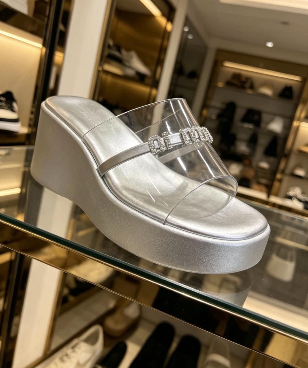 ,шлепанцы женские,шлепки диор,модные шлепанцы,модные тапочки