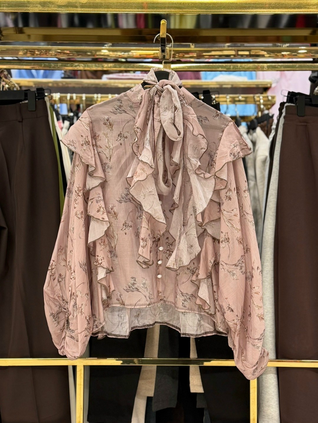 блузка с оборками,женская блузка,блузка нарядная офисная в горох yan&david,блузка женская шифоновая в горошек с воротником-бантом,шифоновая блуза горошек