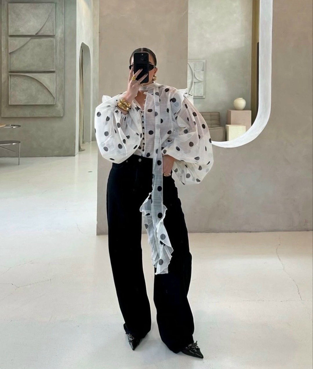 блузка с оборками,женская блузка,блузка нарядная офисная в горох yan&david,блузка женская шифоновая в горошек с воротником-бантом,шифоновая блуза горошек