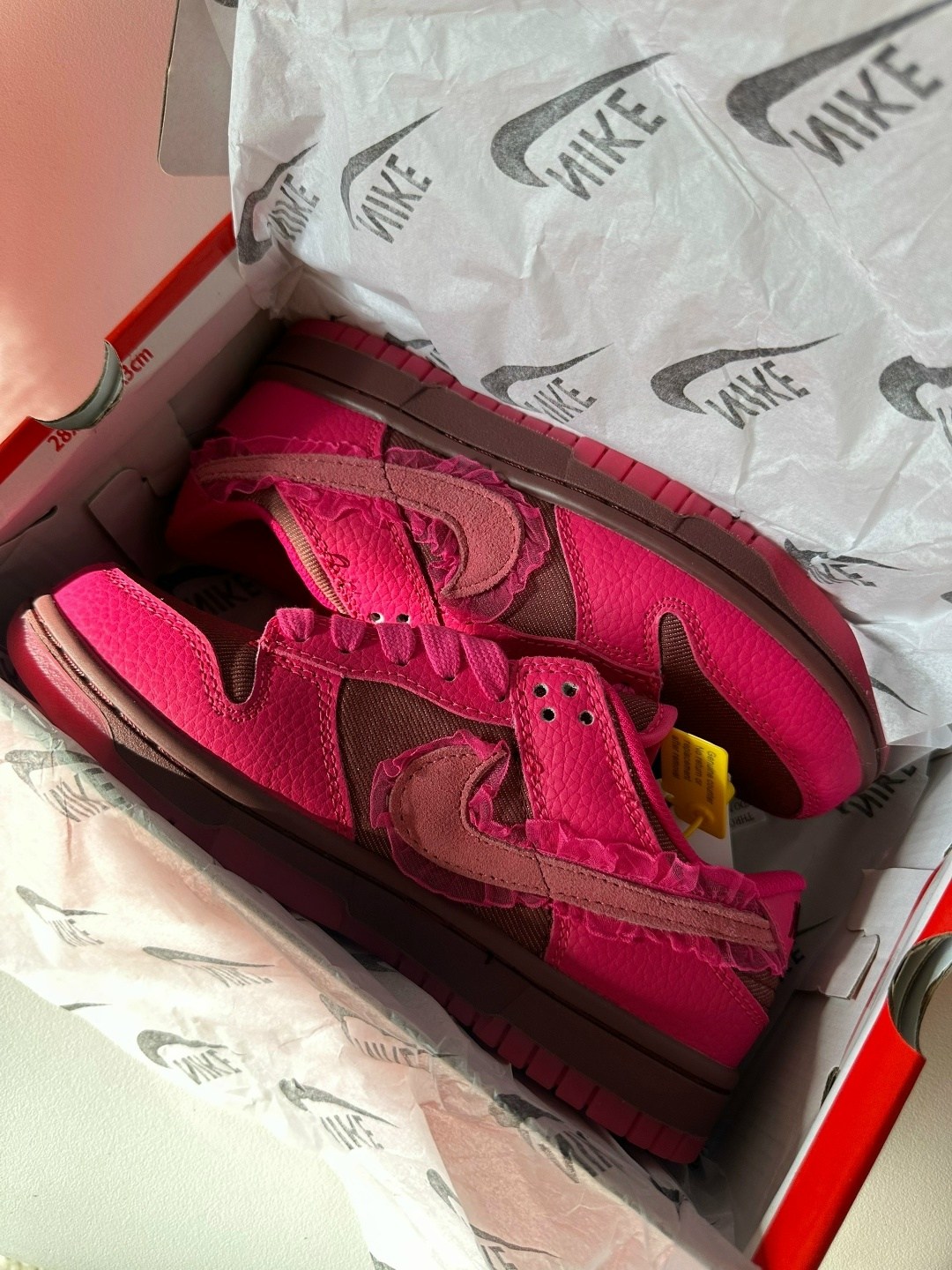 nike dunk valentines day 2026,кроссовки nike wmns dunk low 'valentine's day' розовый,кроссовки nike dunk low valentine розовые,nike dunk low valentine's day 2026,nike dunk low valentines day