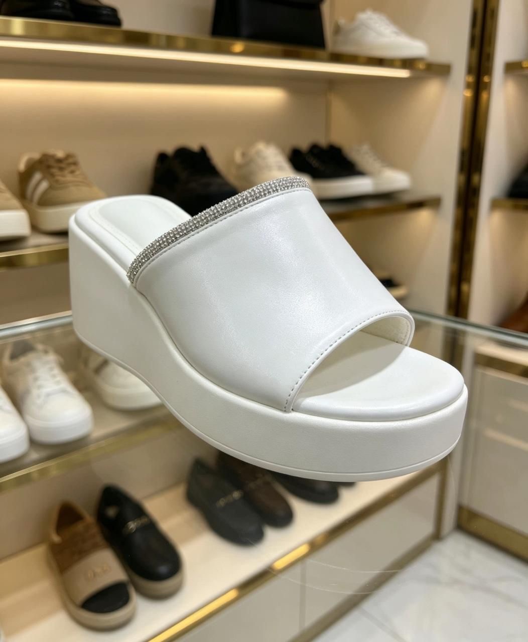 ,шлепанцы женские,женская ,обуви,тапочки модные